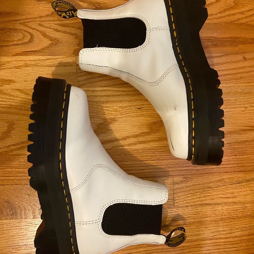 Platform Chelsea boots